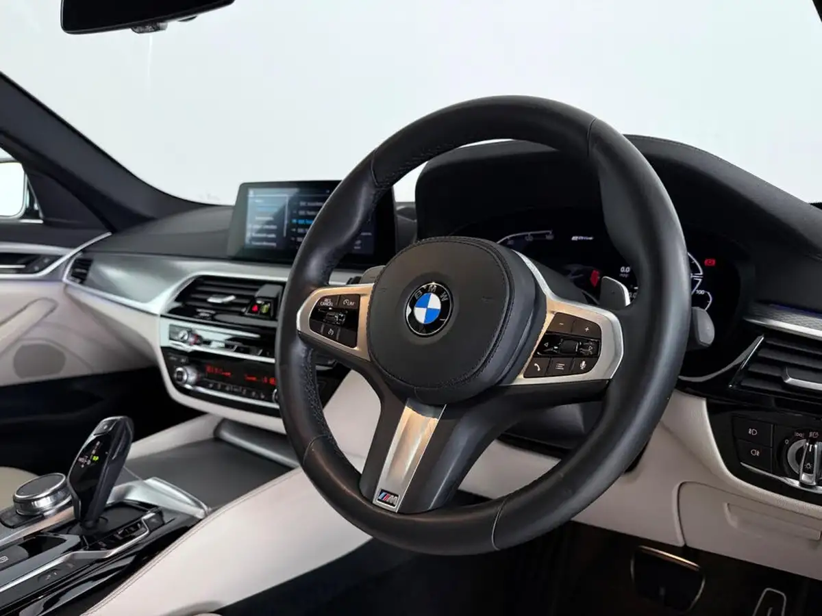 2019-bmw-5-series-big-15