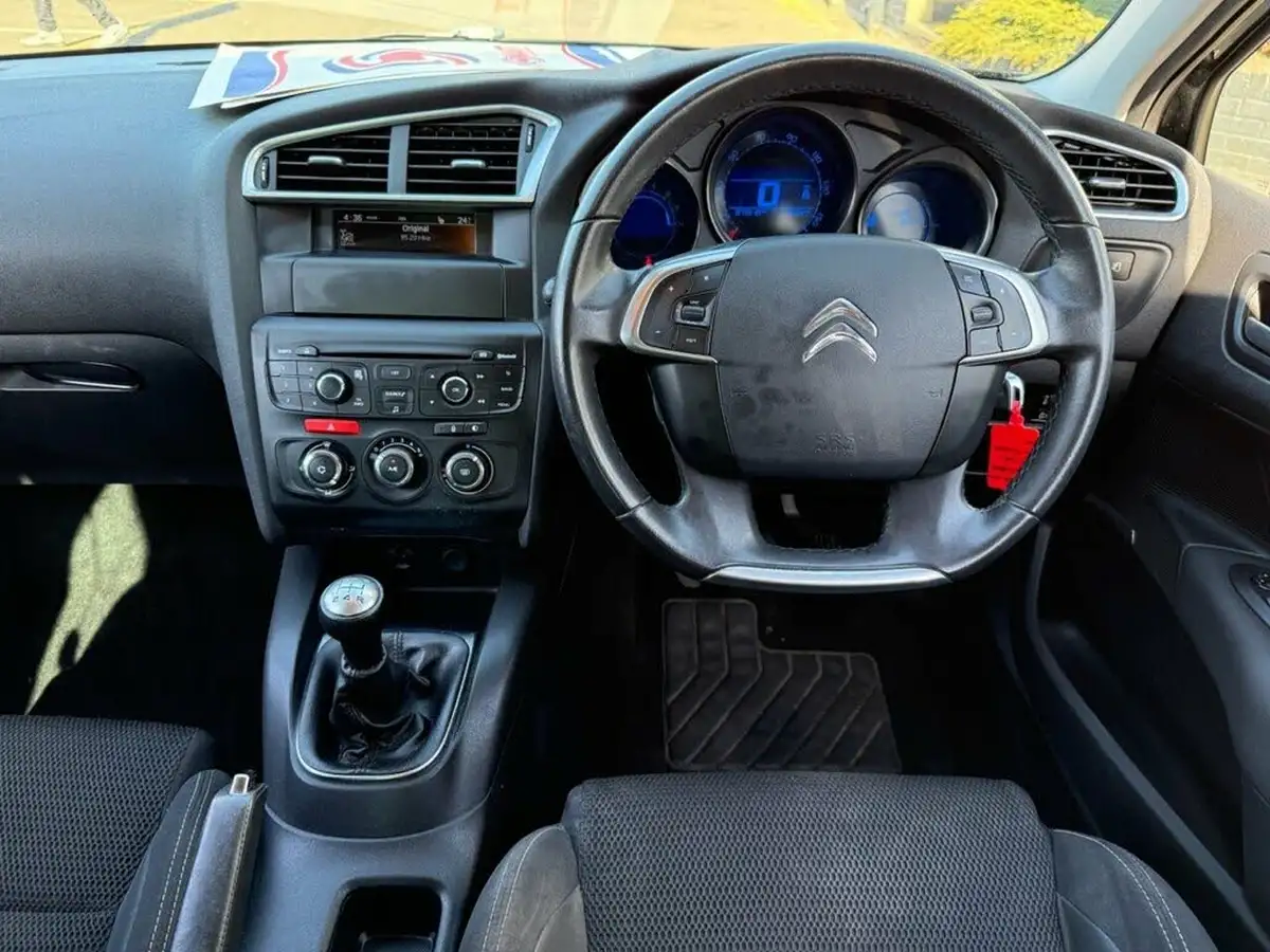 2013-citroen-c4-16-selection-big-13