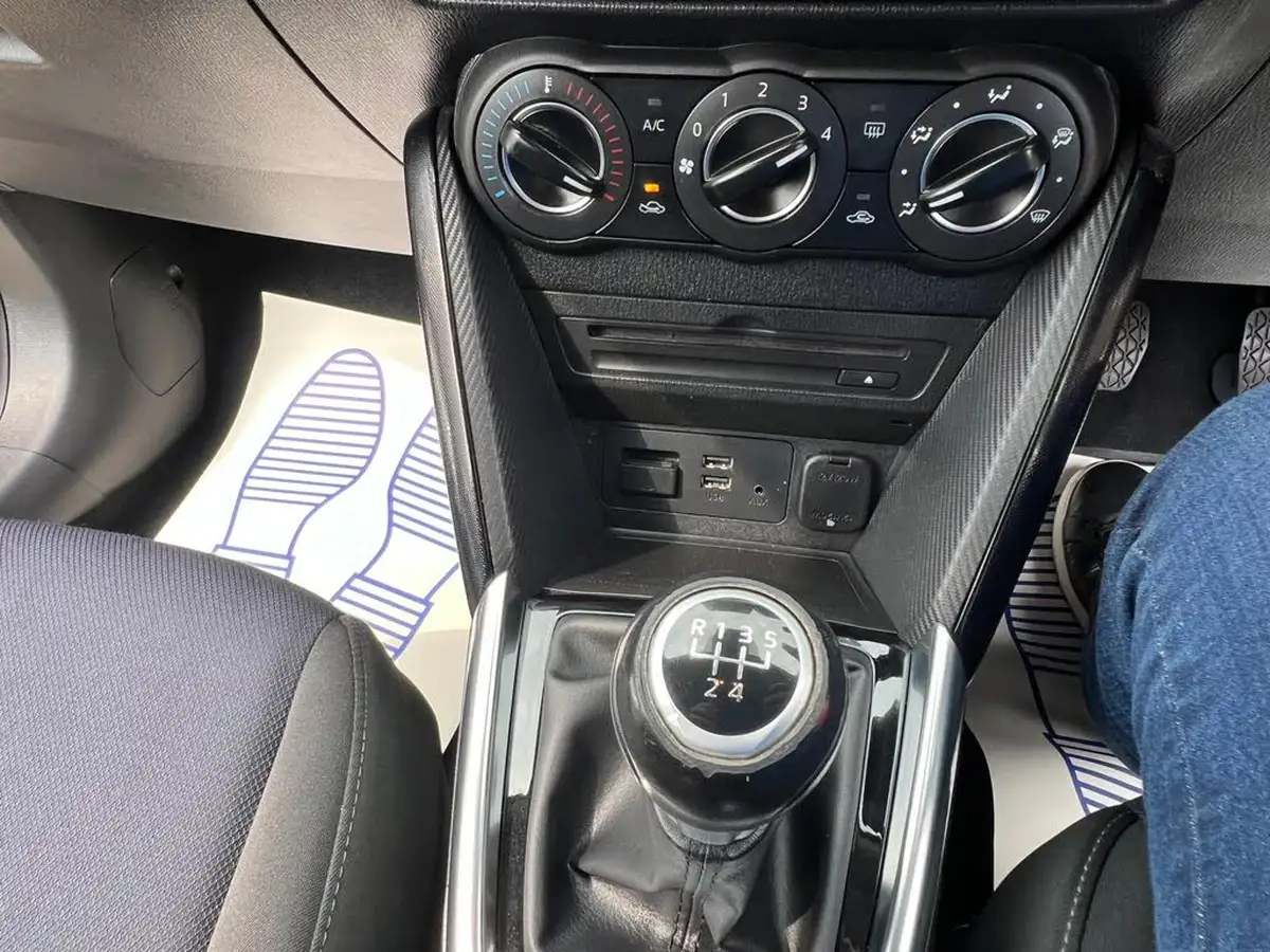 2016-mazda-mazda2-15-se-l-nav-big-23