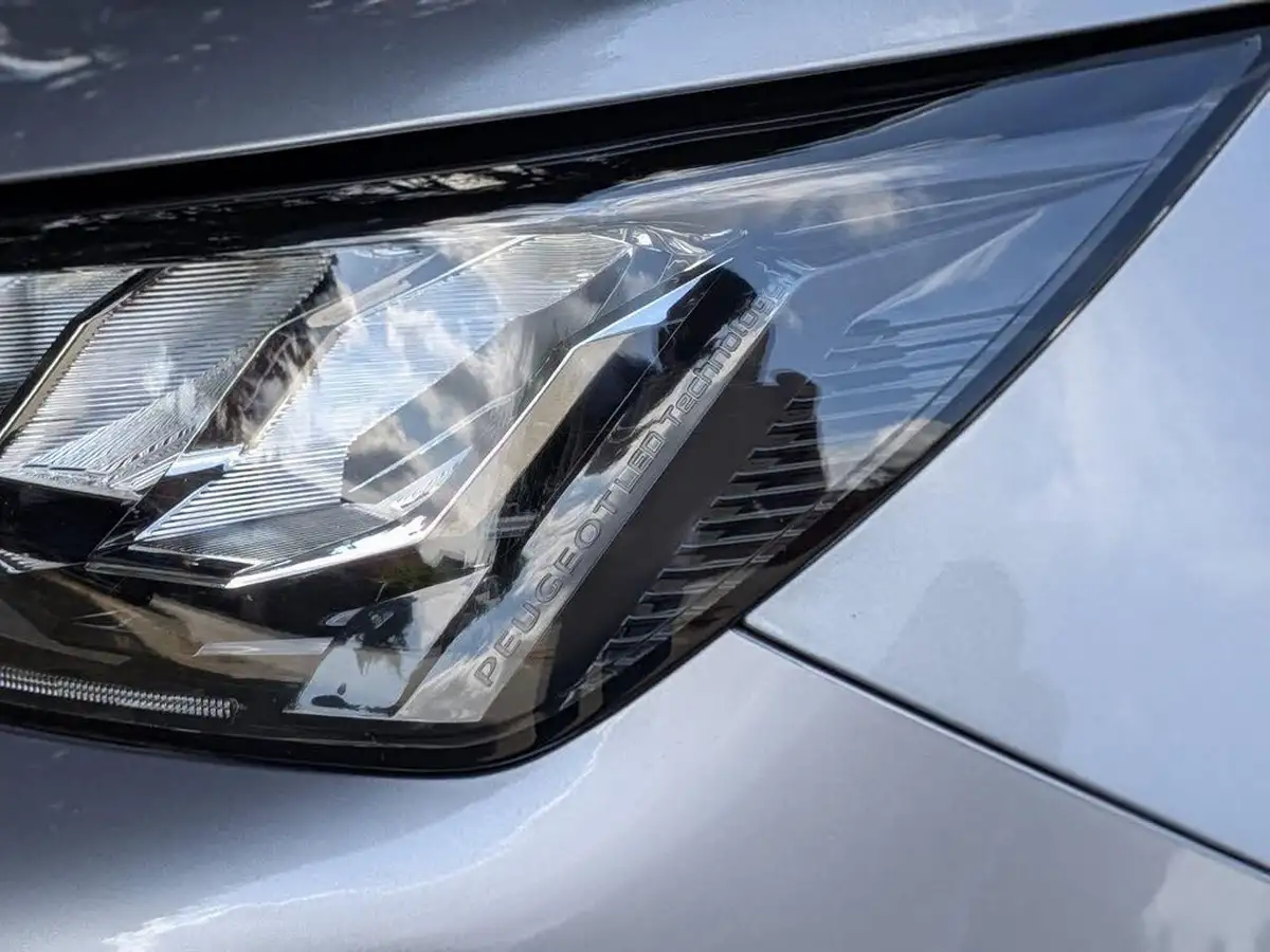 2020-peugeot-2008-suv-12-puretech-allure-100bhp-big-17