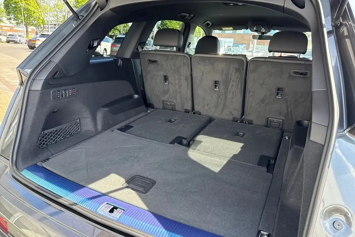 2025-audi-q7-30-45-tdi-black-edition-big-34