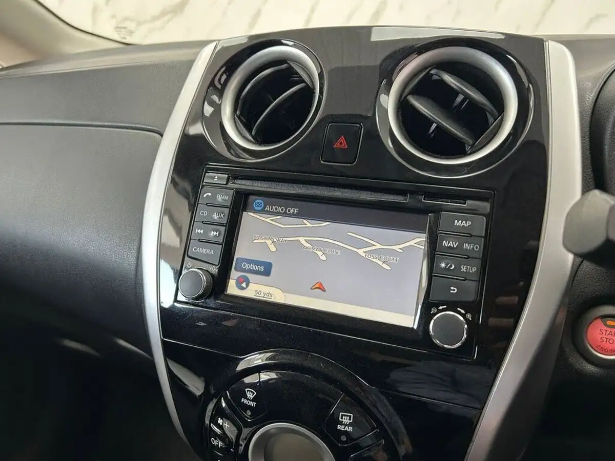 2014-nissan-note-12-tekna-big-14