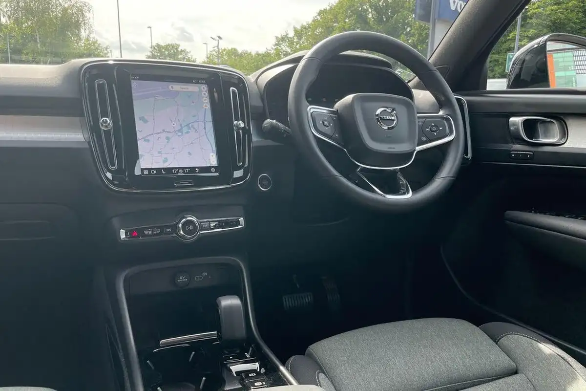 2022-volvo-xc40-20-b3-plus-big-33