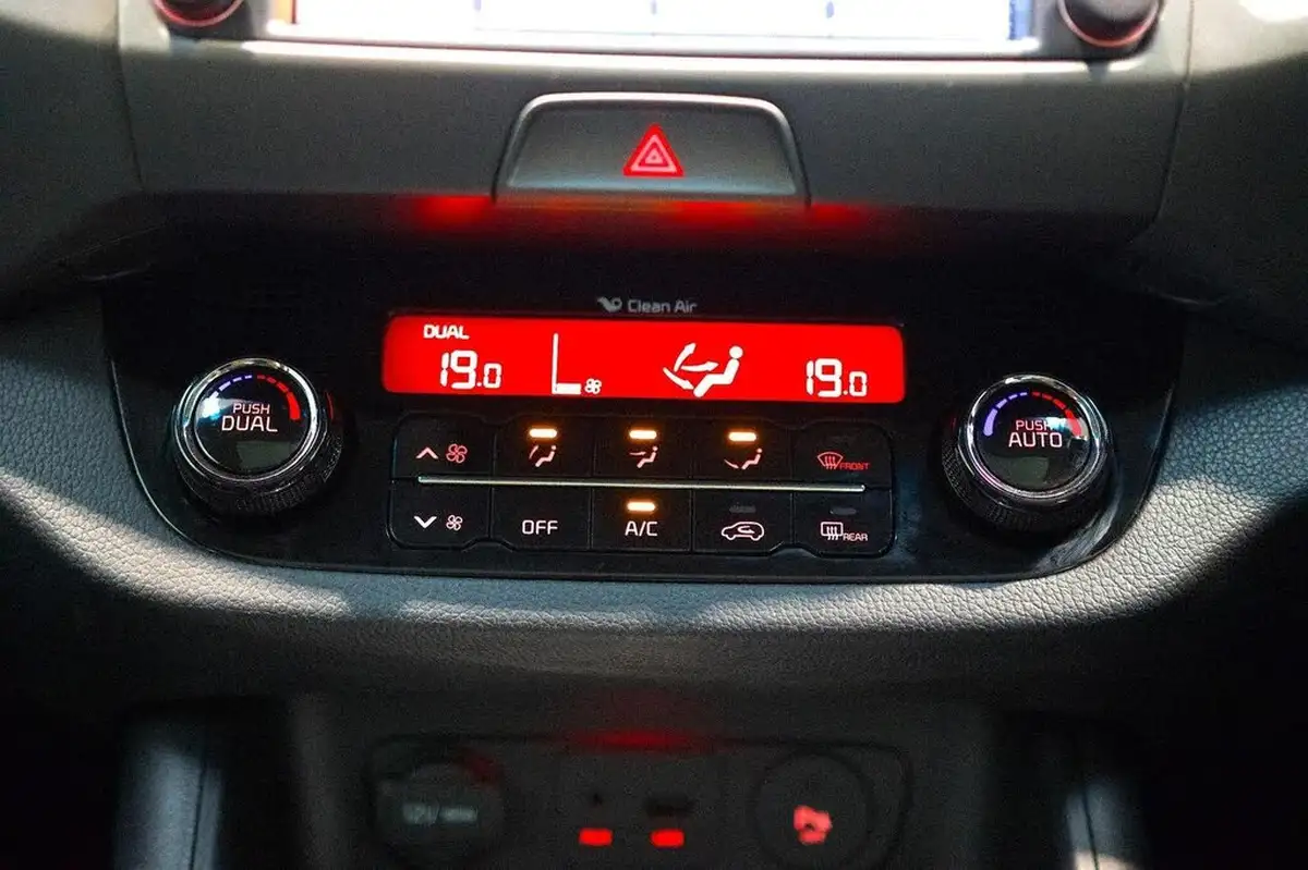 2014-kia-sportage-17-crdi-3-sat-nav-big-21