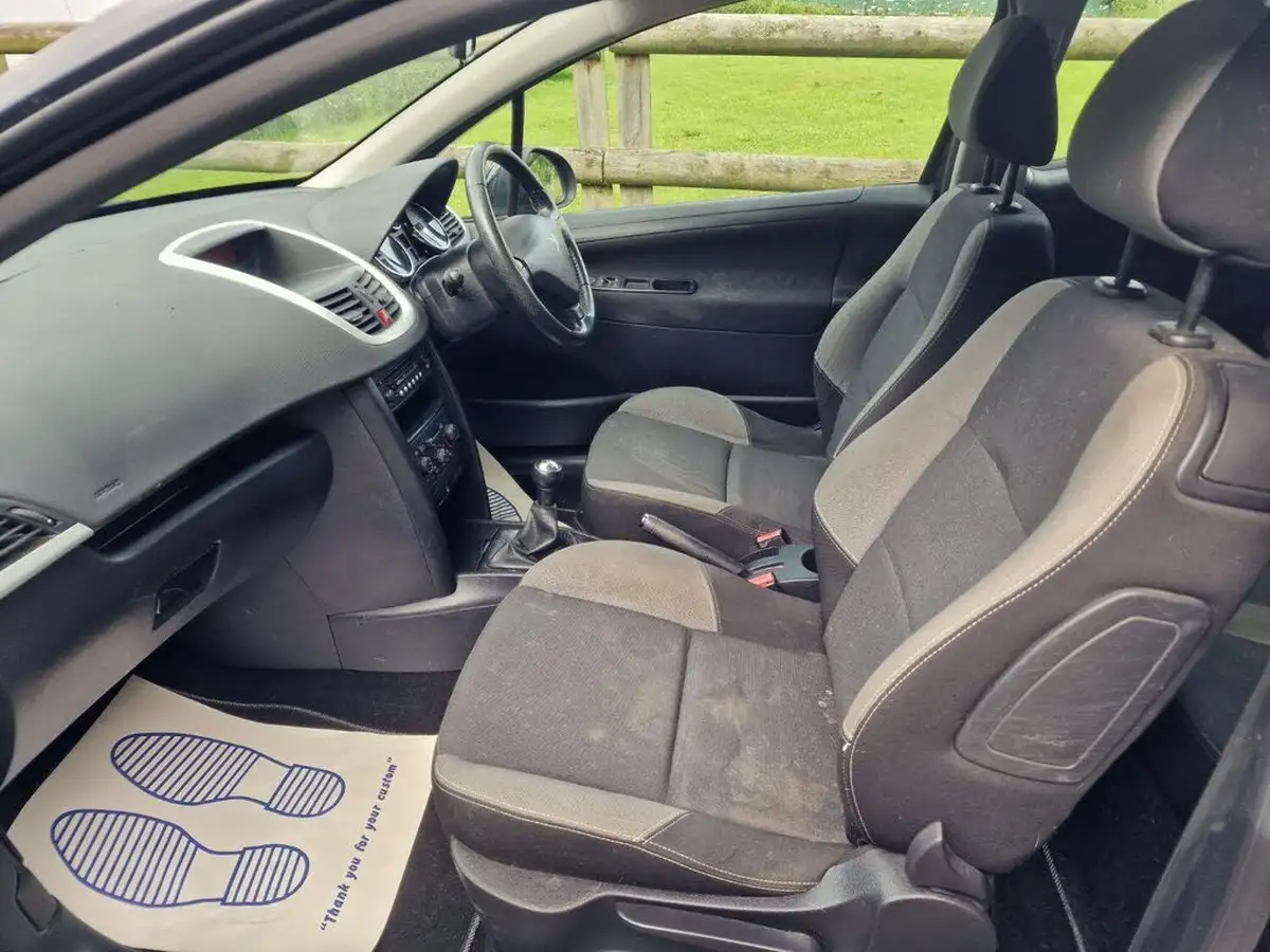 2011-peugeot-207-14-envy-75-3d-1360cc-big-10