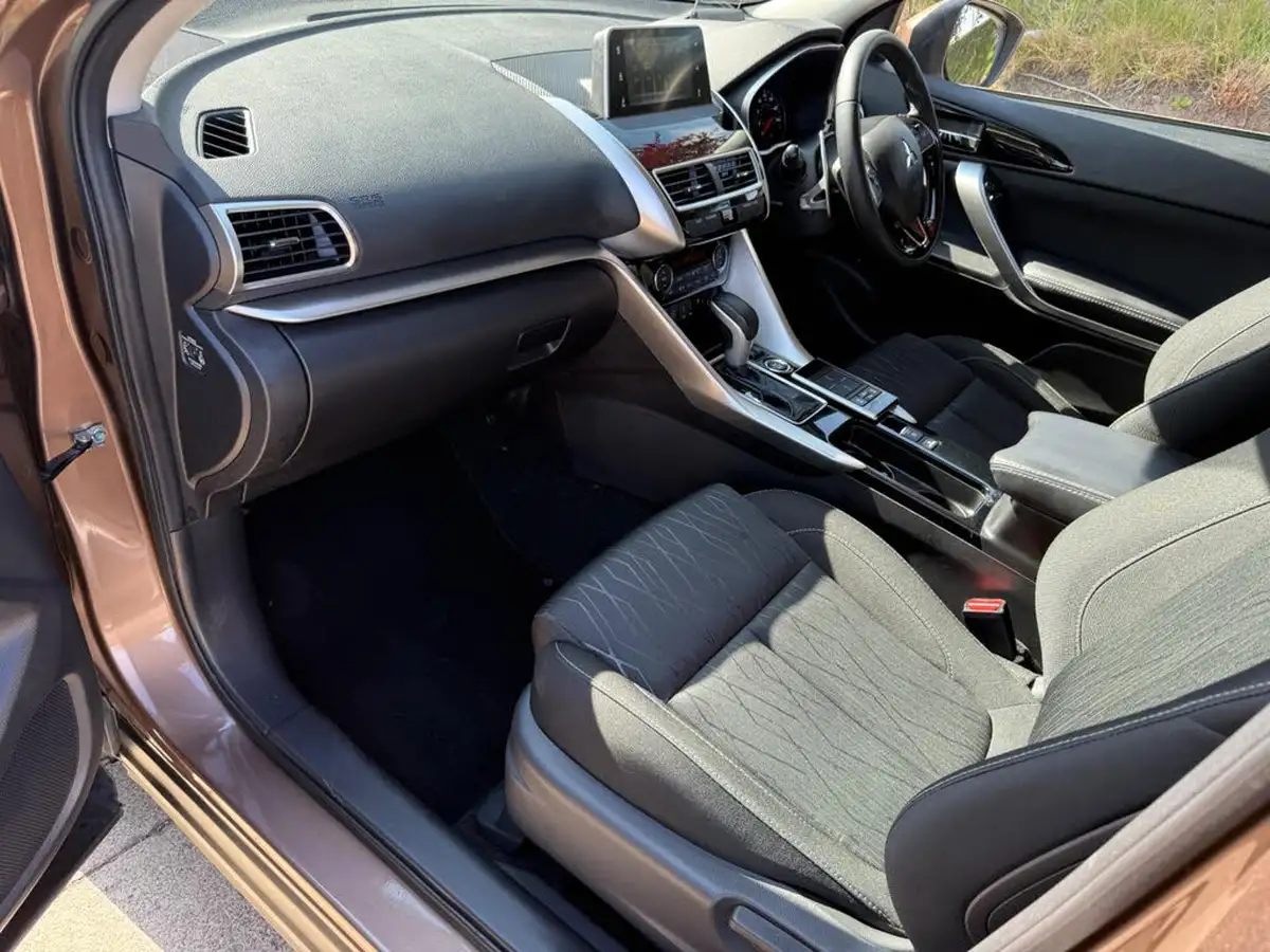 2021-mitsubishi-eclipse-cross-15-3-4wd-auto-big-1