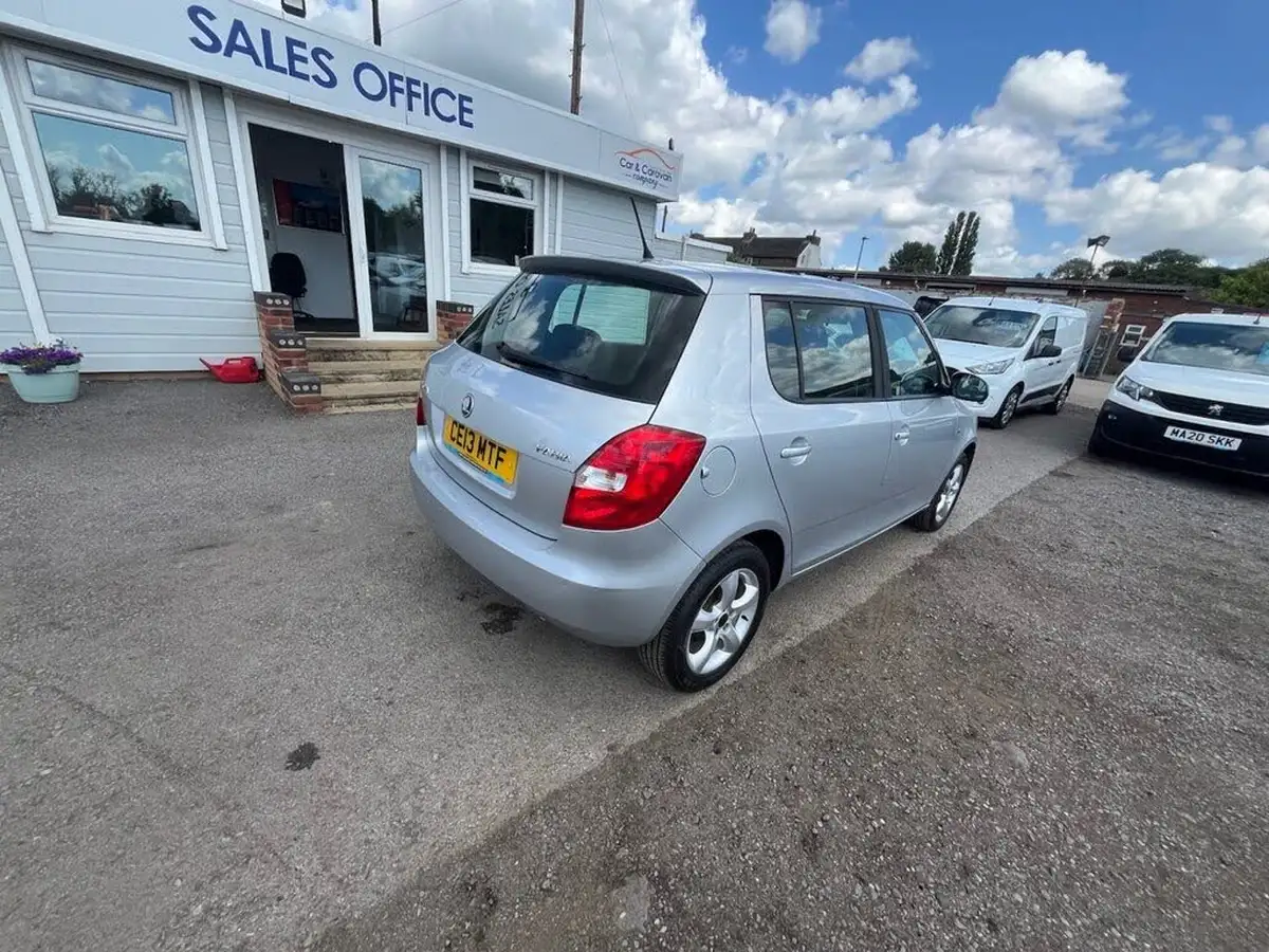 2013-skoda-fabia-12-se-70bhp-hatchback-1198cc-big-8