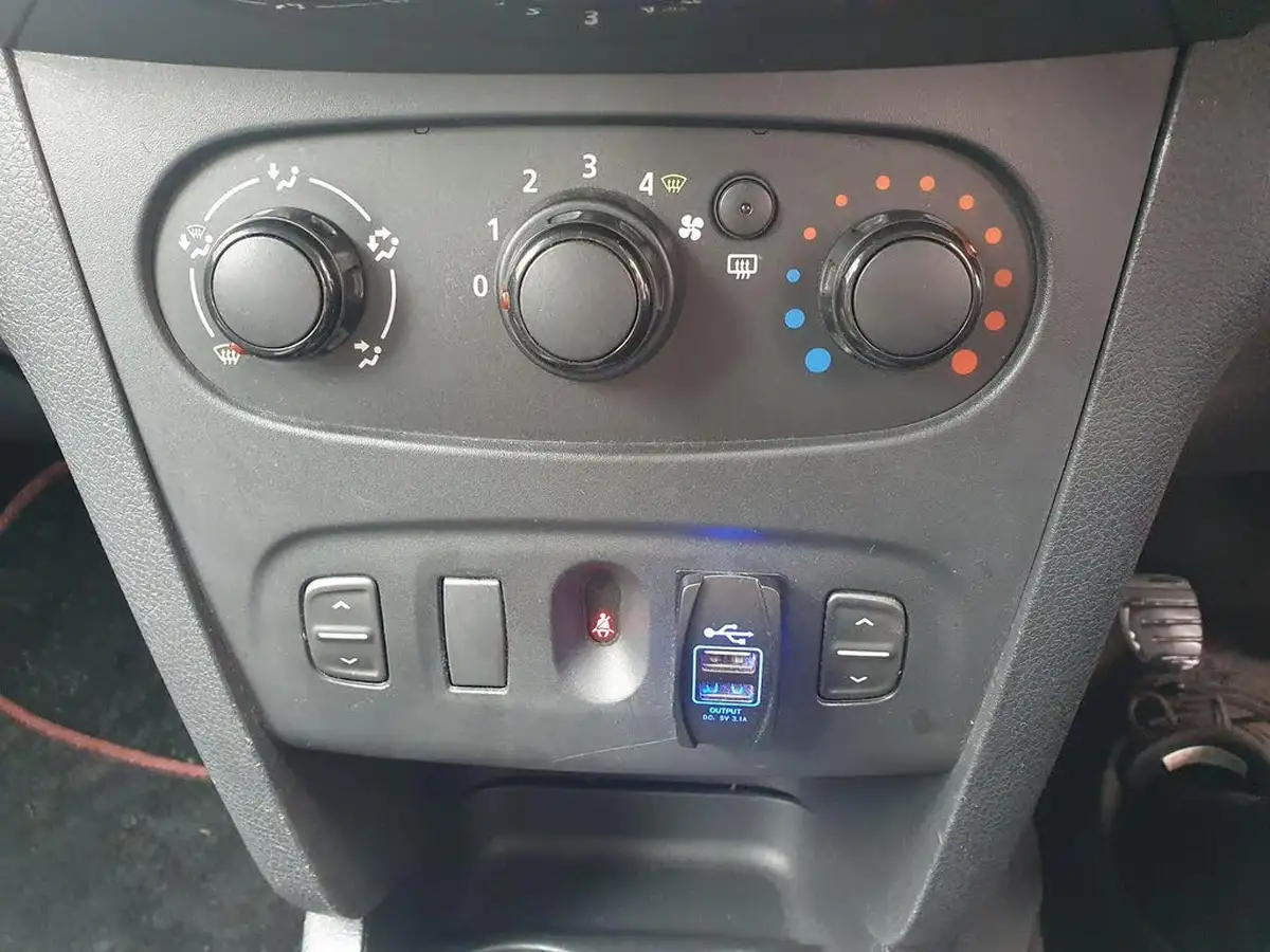 2013-dacia-sandero-stepway-15d-ambiance-big-12