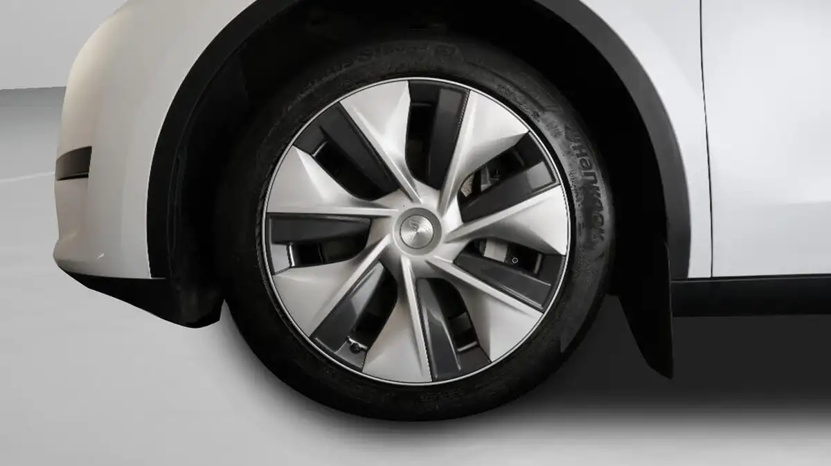 2023-tesla-model-y-e-rwd-big-17
