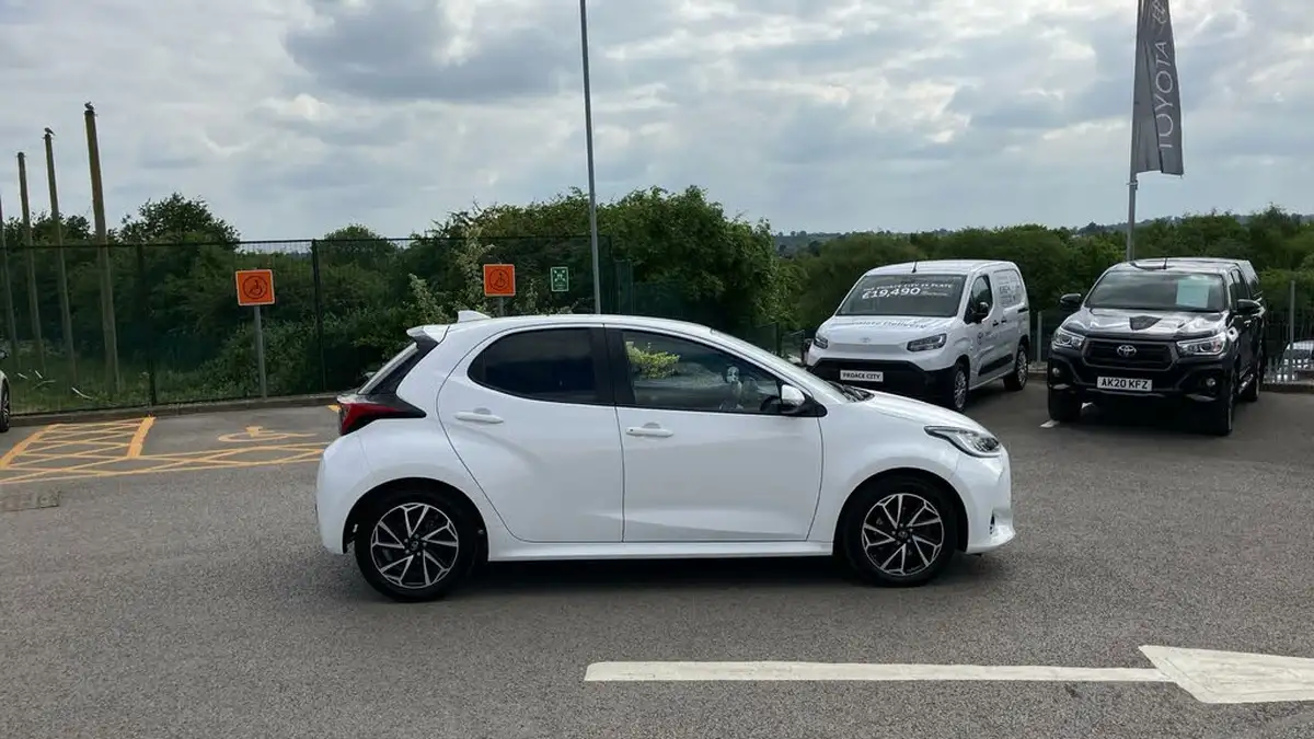 2021-toyota-yaris-15-vvt-i-design-big-15