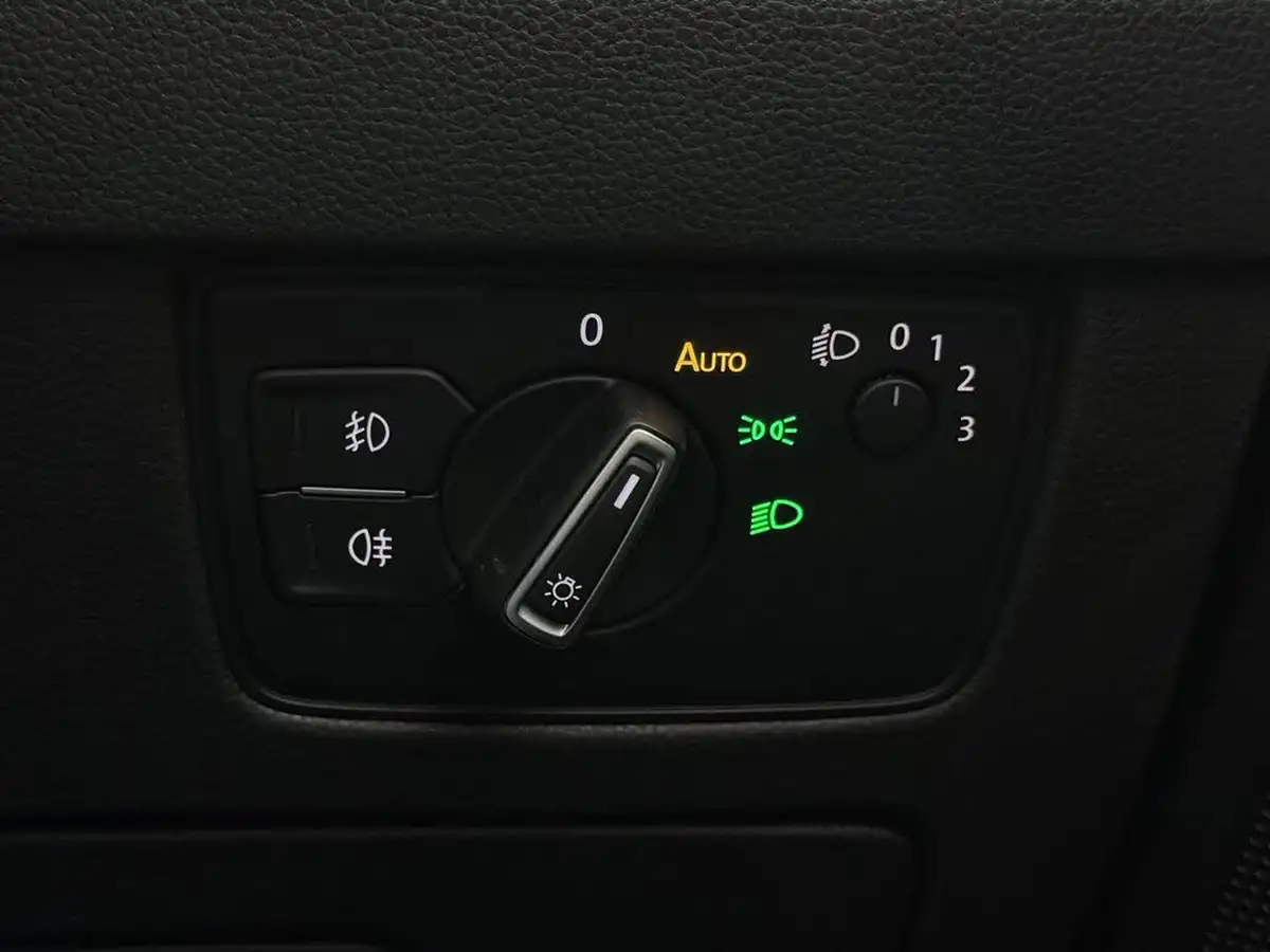 2017-volkswagen-passat-20tdi-gt-150ps-ss-estate-5d-dsg-big-26