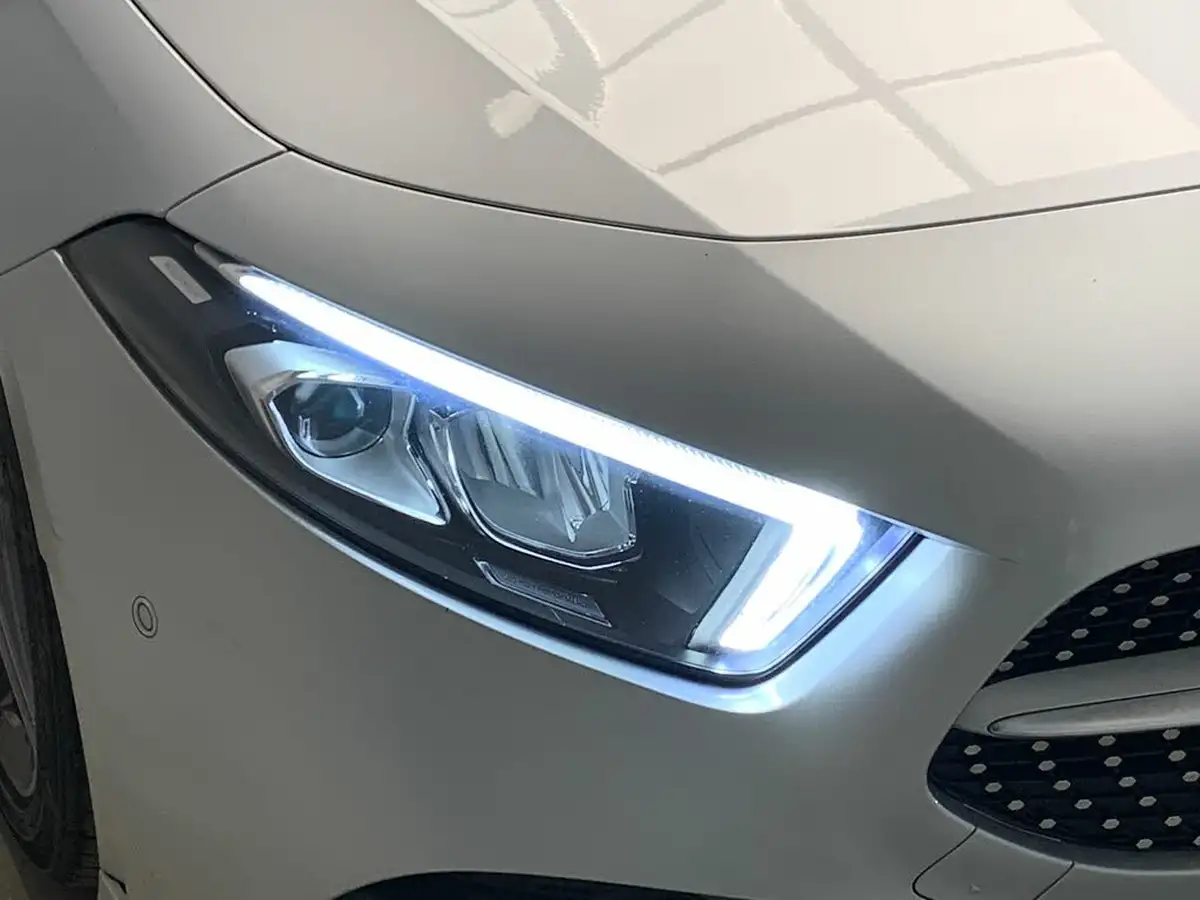 2019-mercedes-benz-a-class-13-a200-amg-line-executive-hatchback-5d-big-27
