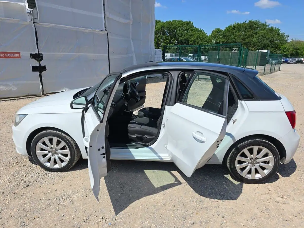 2014-audi-a1-big-13