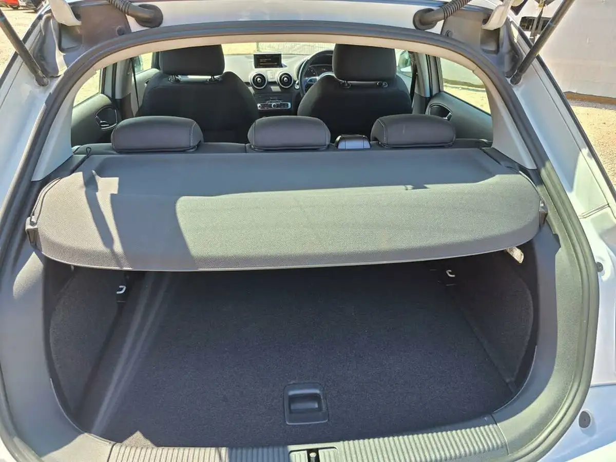 2014-audi-a1-big-37