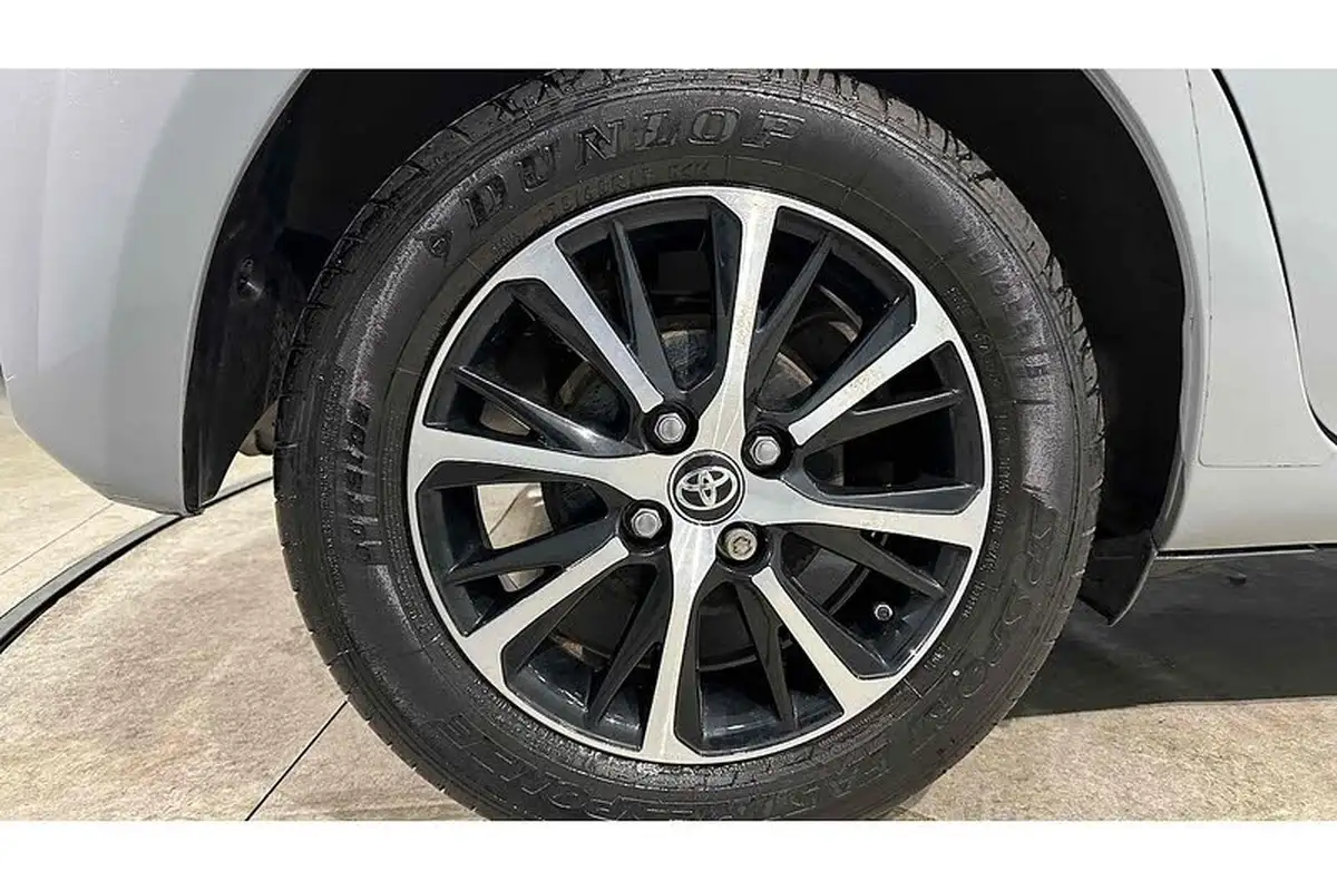 2018-toyota-yaris-15-vvt-i-icon-tech-111bhp-1496cc-cvt-big-11