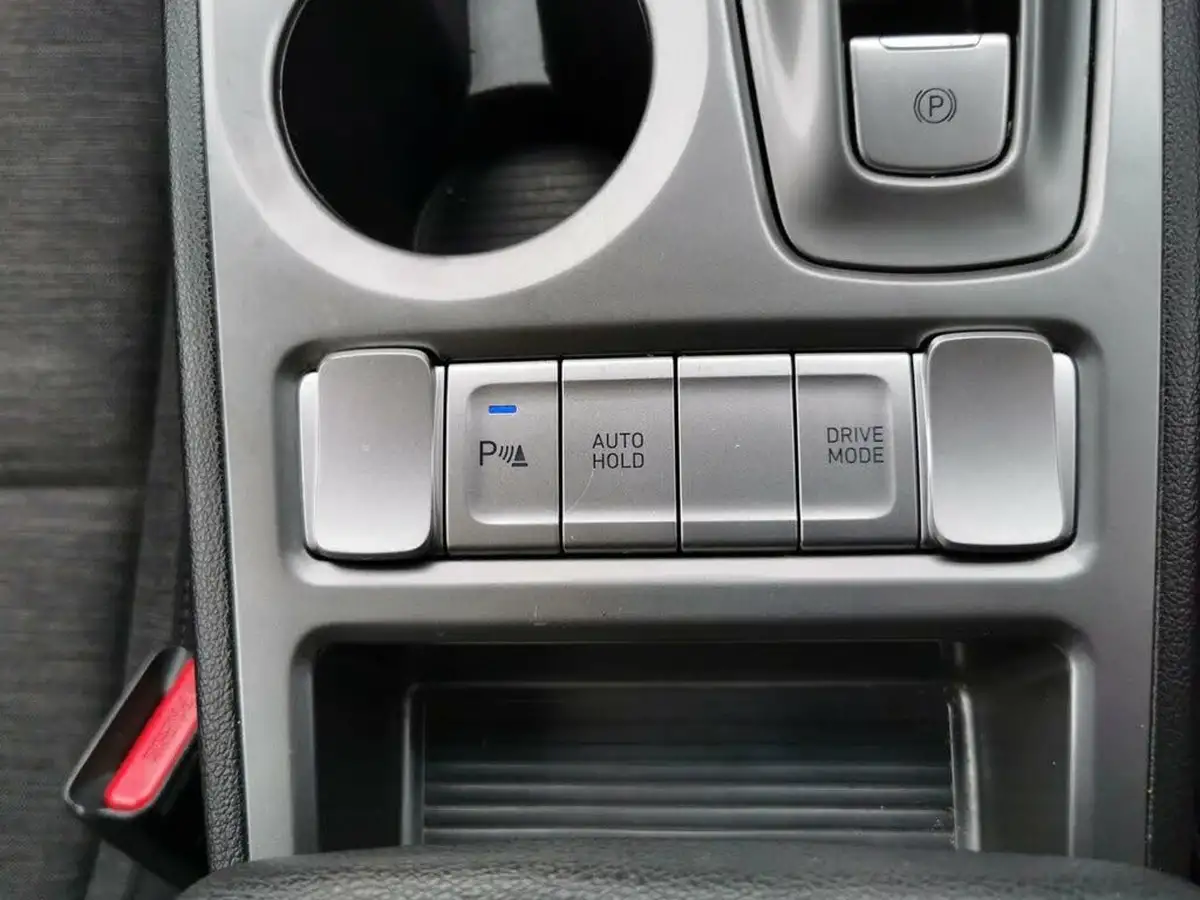 2020-hyundai-kona-e-premium-204ps-big-16
