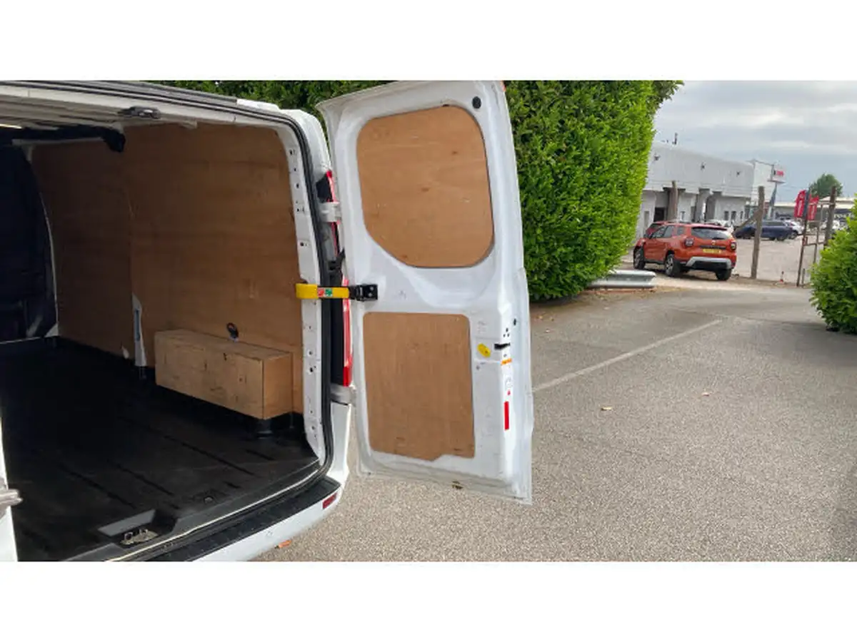 2023-ford-transit-custom-big-27