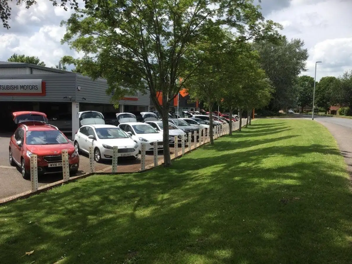 2017-mitsubishi-outlander-20-4hs-phev-5st-big-3