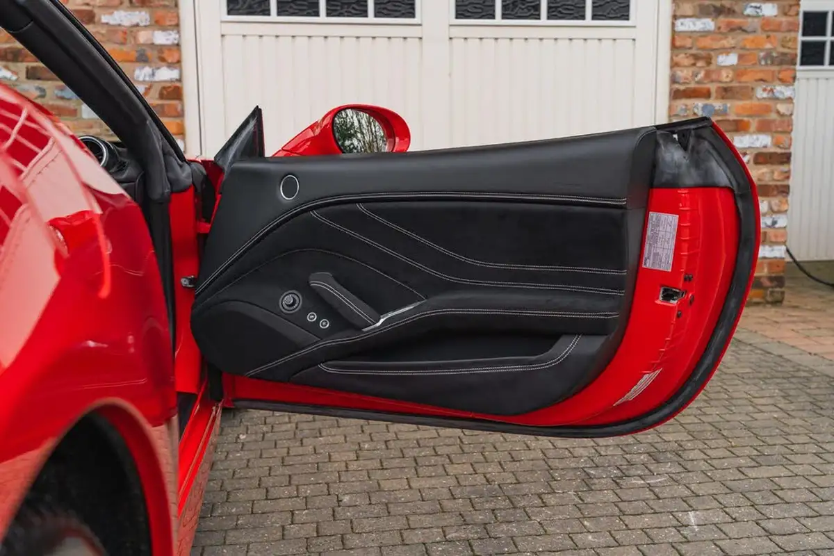 2015-ferrari-california-39-t-big-40