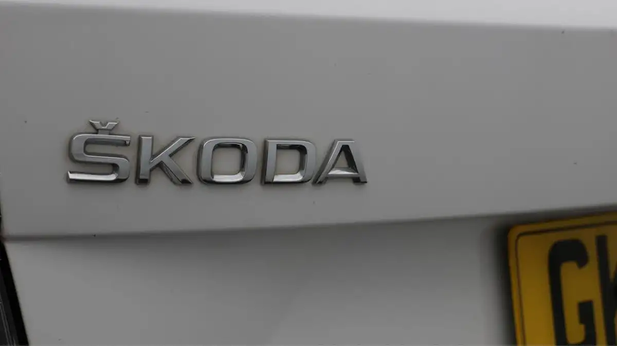 2019-skoda-fabia-10-tsi-monte-carlo-95ps-estate-big-22