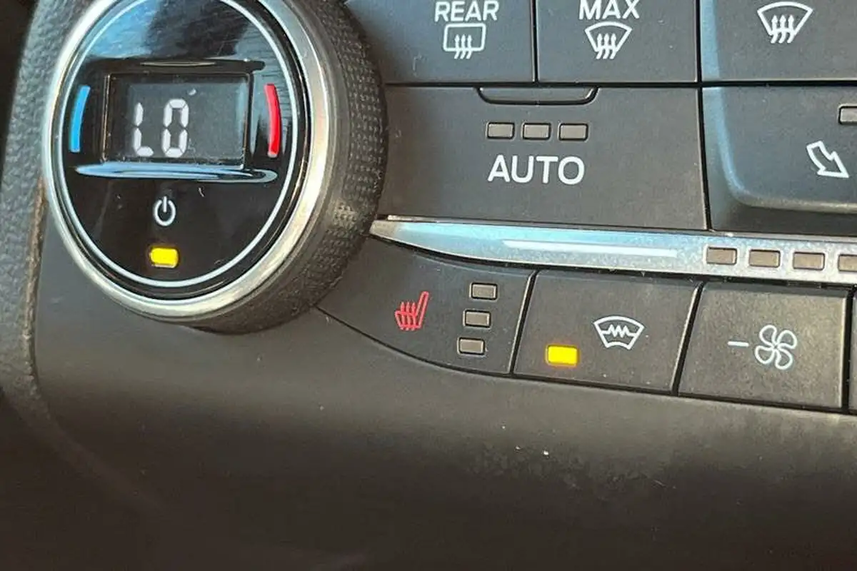 2018-ford-focus-10t-st-line-x-125ps-hatchback-big-28
