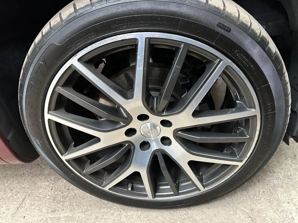 2017-maserati-levante-30td-4x4-no-trim-big-31