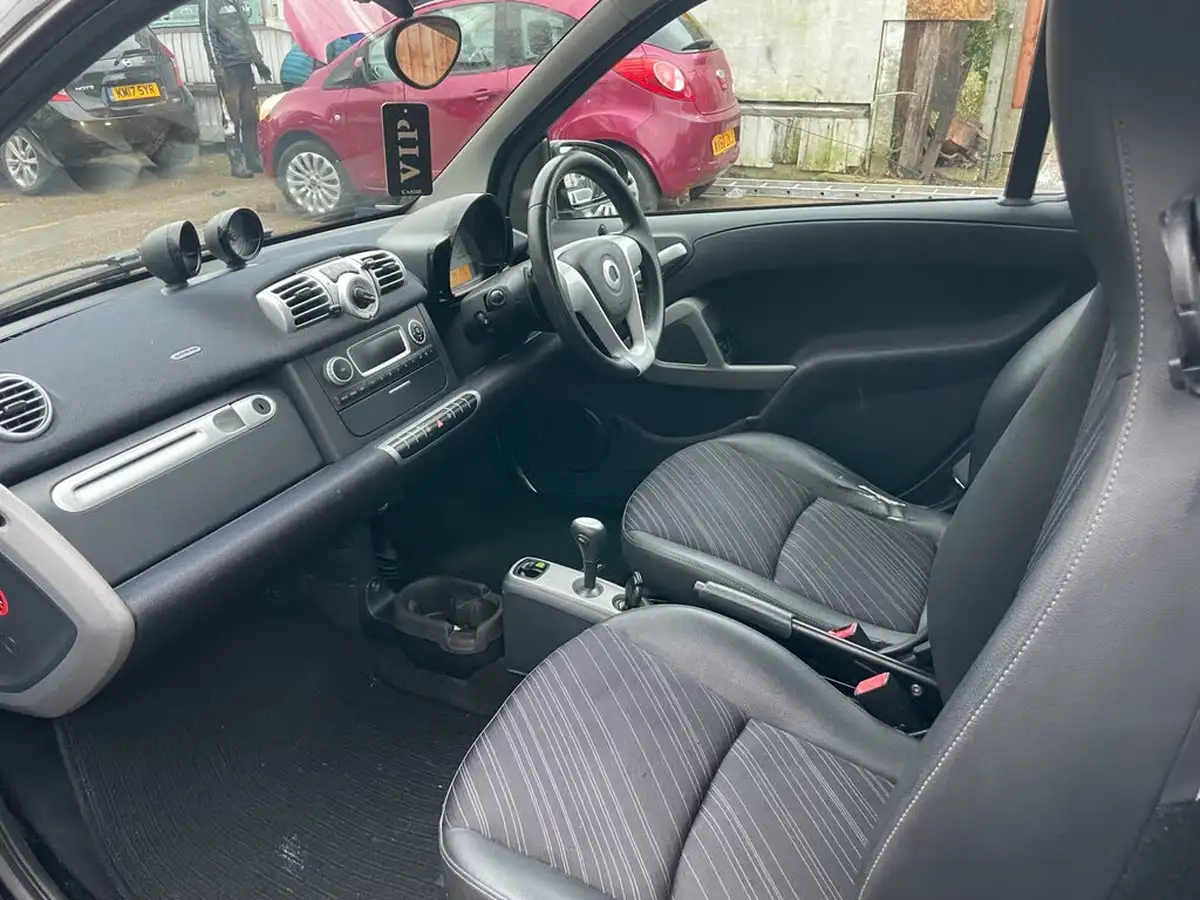 2014-smart-fortwo-10-edition-21-coupe-big-11