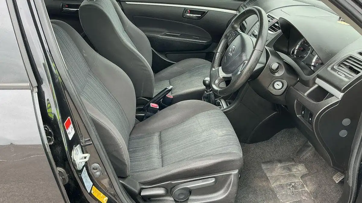 2013-suzuki-swift-12-sz3-93bhp-5d-big-8