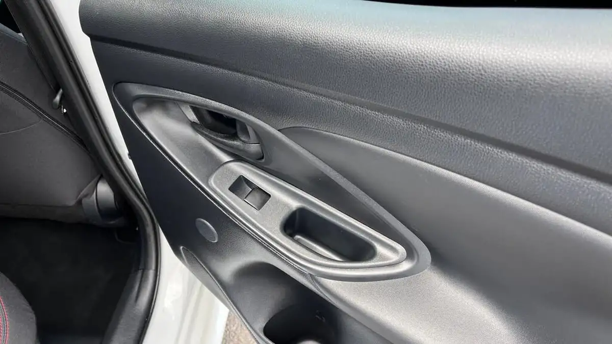 2022-toyota-yaris-15-vvt-i-gr-sport-big-26