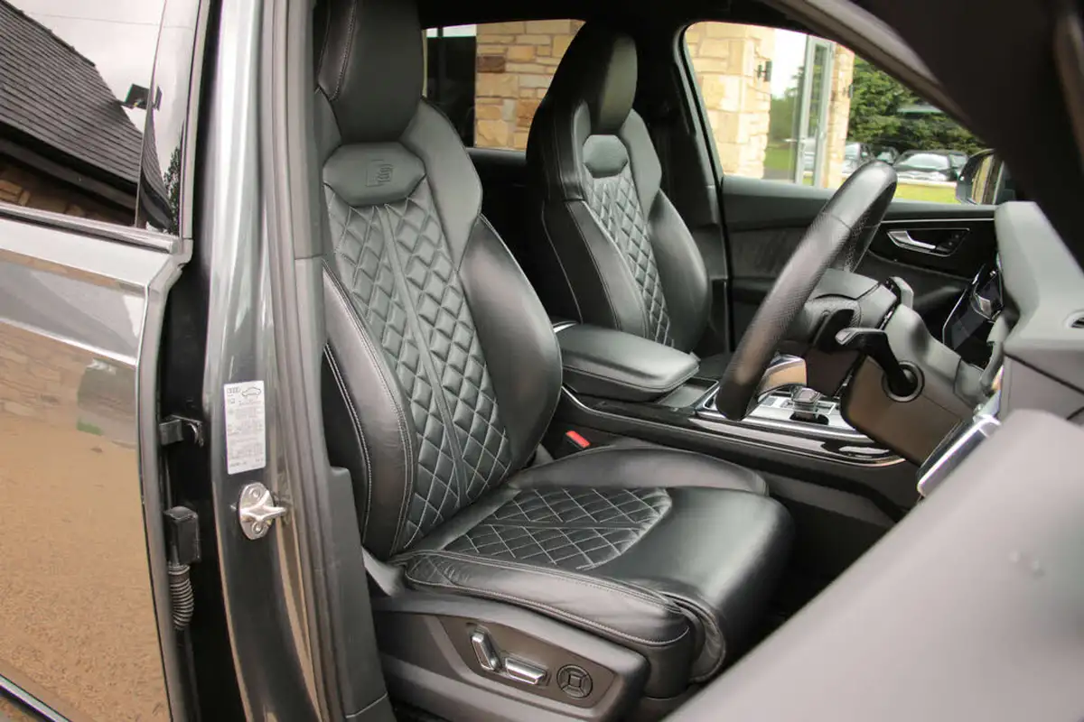 2022-audi-sq7-40-tfsi-black-edition-big-1