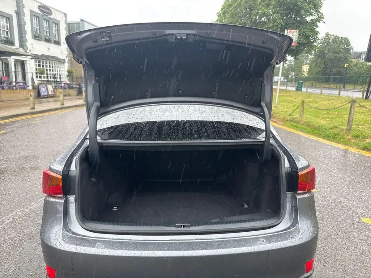2017-lexus-is-300h-25-advance-big-17