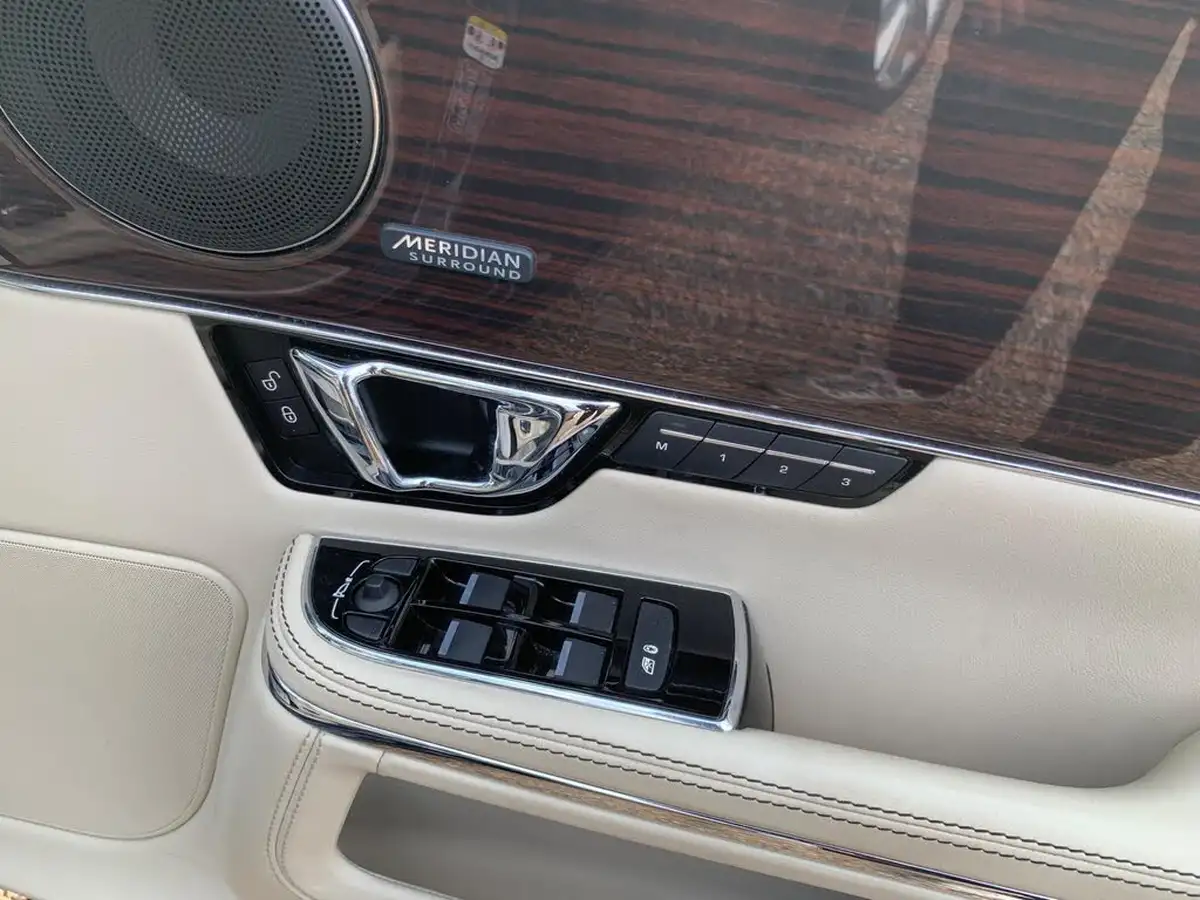 2015-jaguar-xj-series-30td-xj-portfolio-swb-auto-big-11