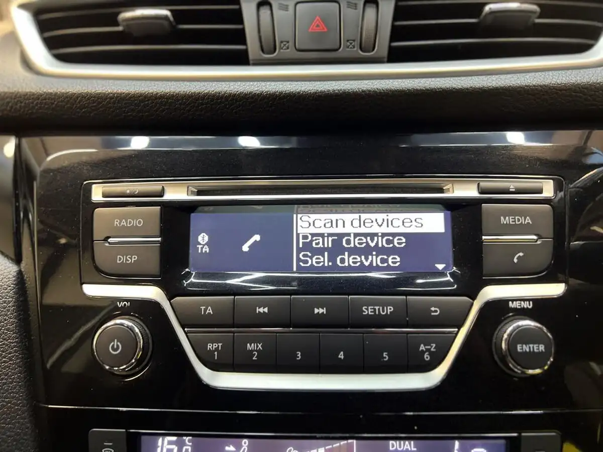 2015-nissan-qashqai-12-acenta-dig-t115ps-smart-vision-pack-big-29