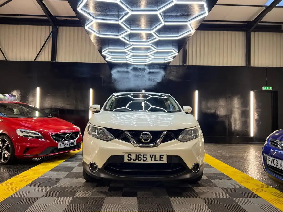 2015-nissan-qashqai-12-acenta-dig-t115ps-smart-vision-pack-big-1