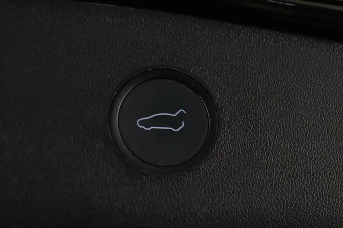 2022-tesla-model-3-e-rwd-big-13