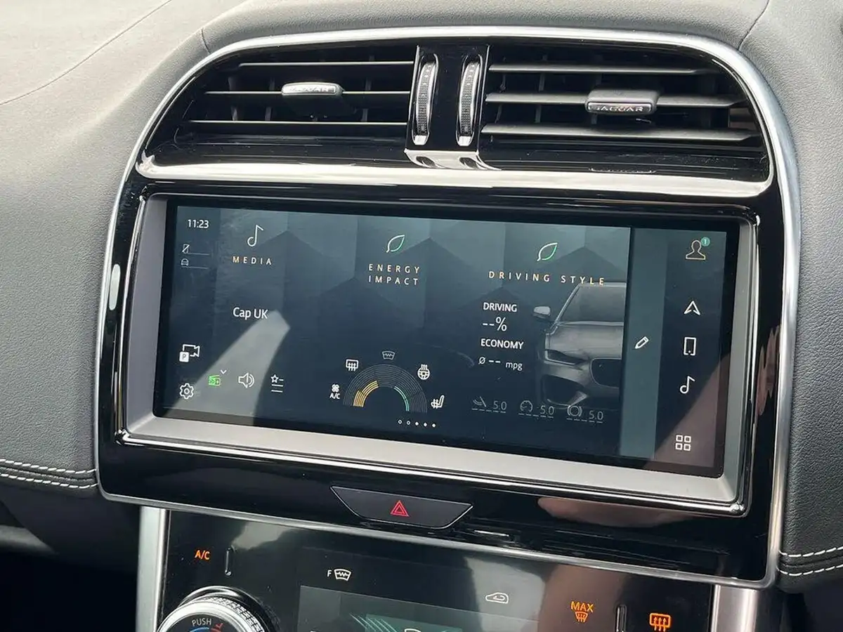 2024-jaguar-xe-big-22