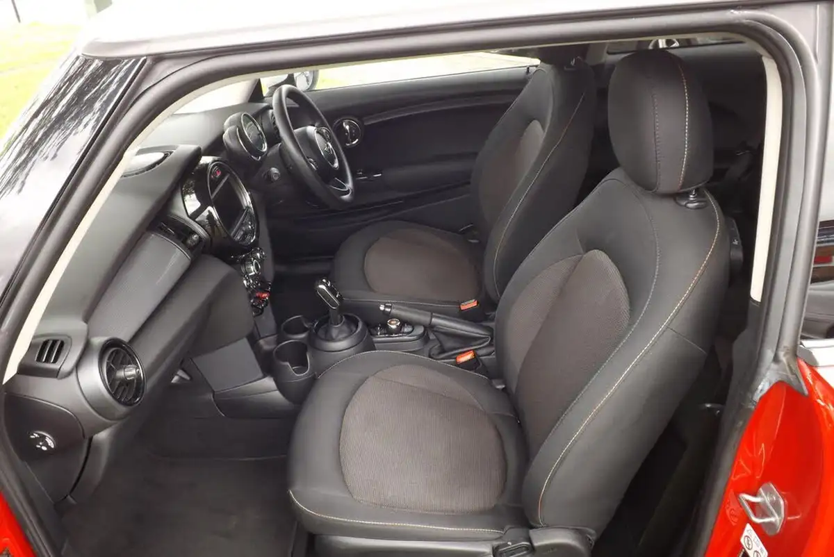 2019-mini-cooper-15-cooper-classic-hatchback-3d-auto-big-25