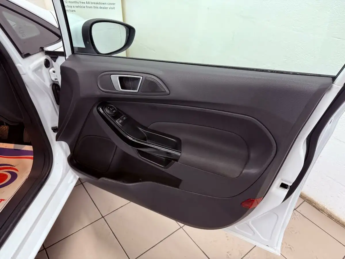 2015-ford-fiesta-10t-titanium-100ps-ecoboost-ss-5d-big-19