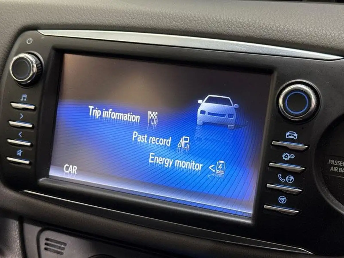 2020-toyota-yaris-15-vvt-i-icon-98bhp-hybrid-1497cc-e-cvt-big-27