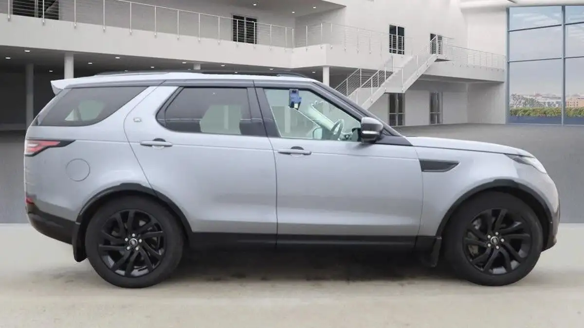 2020-land-rover-discovery-30-sd6-landmark-big-6