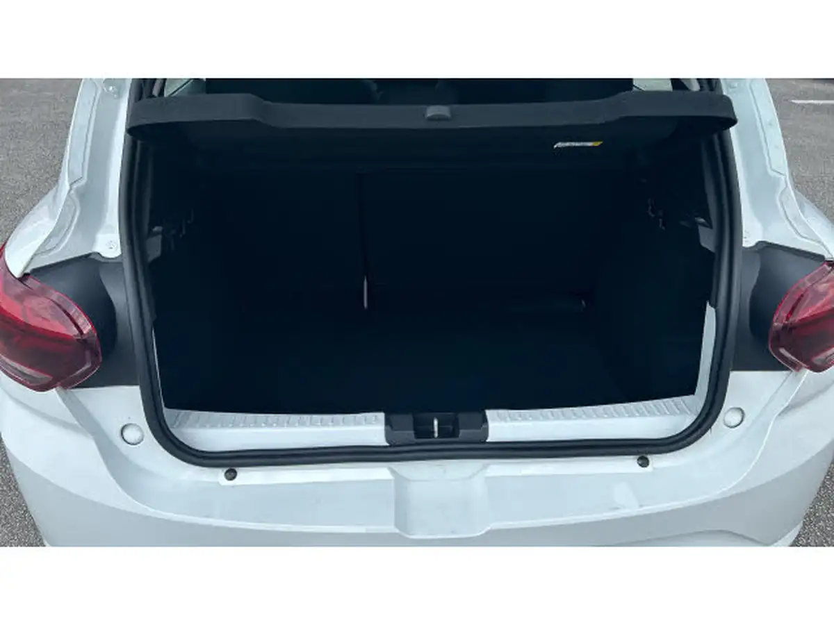 2022-dacia-sandero-10-sce-essential-big-3