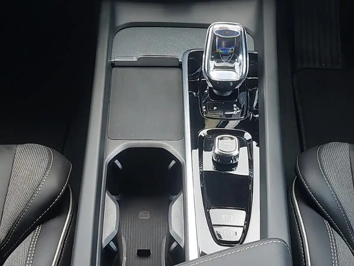 2024-volvo-xc60-20-b5-plus-black-edition-big-12