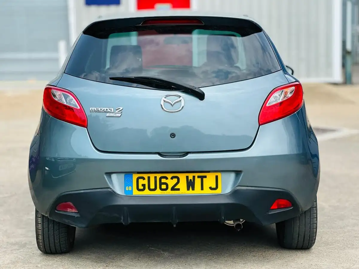 2012-mazda-mazda2-13-venture-big-39
