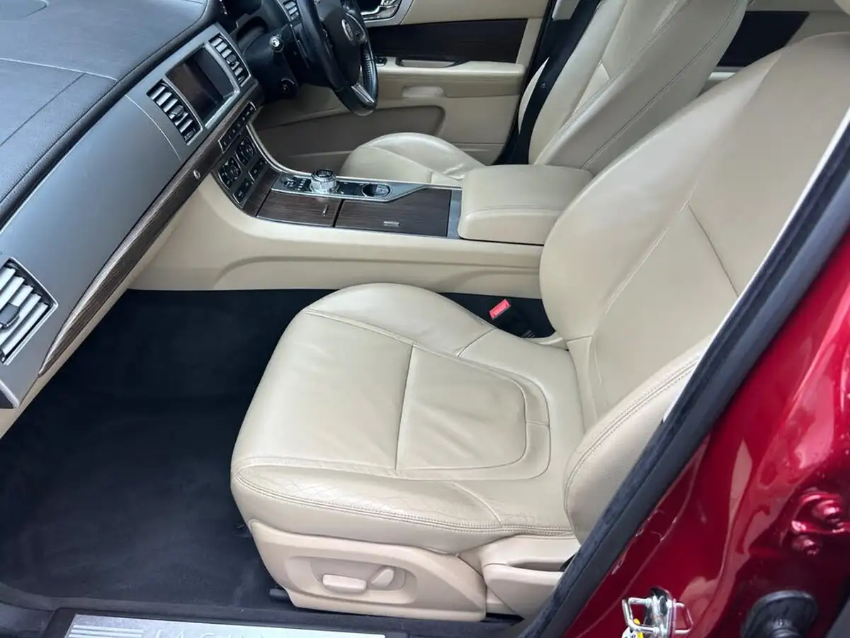 2012-jaguar-xf-22td-luxury-190ps-saloon-4d-auto-big-10
