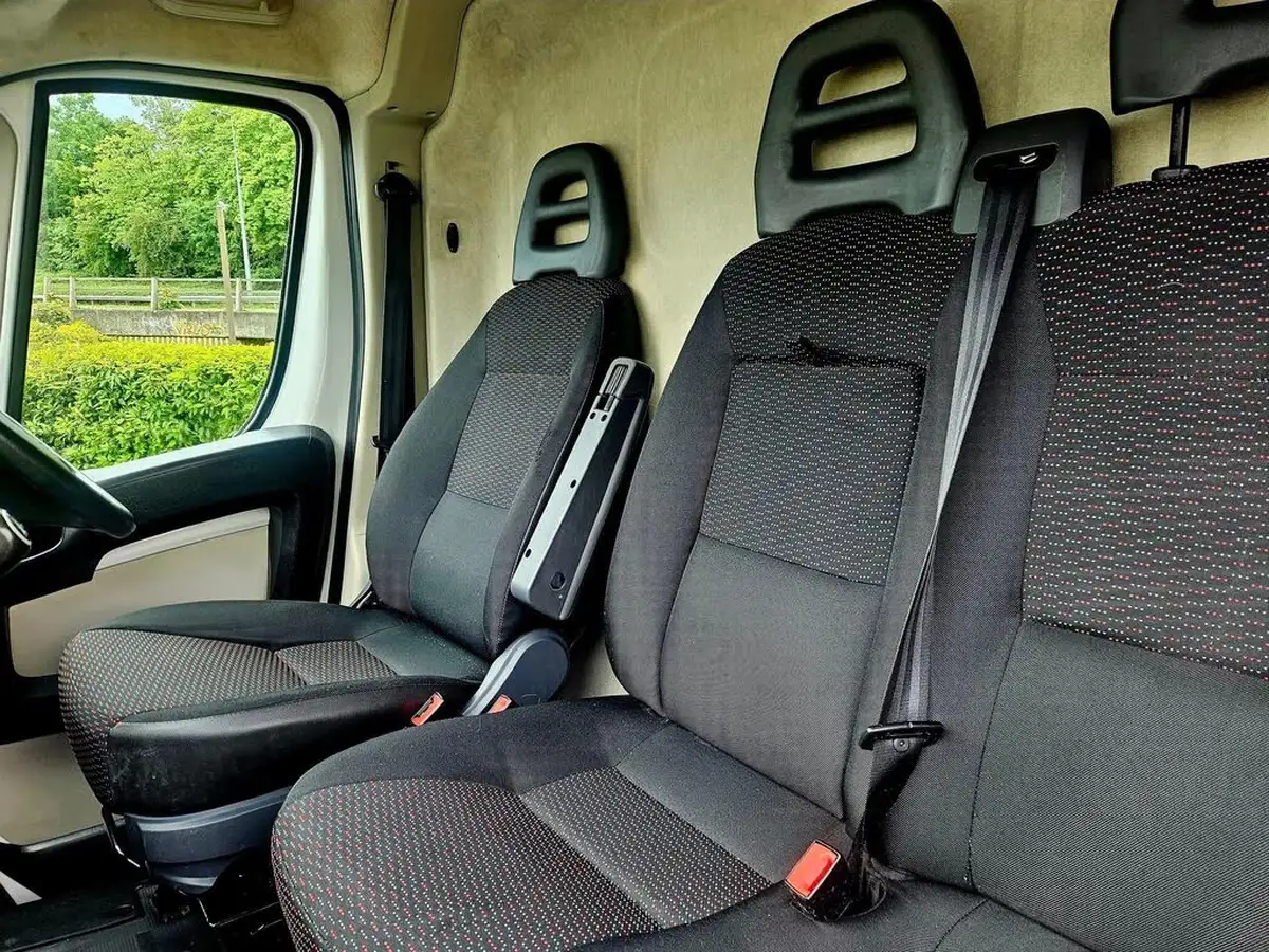 2016-peugeot-boxer-20-bluehdi-professional-335-l3-h2-big-19