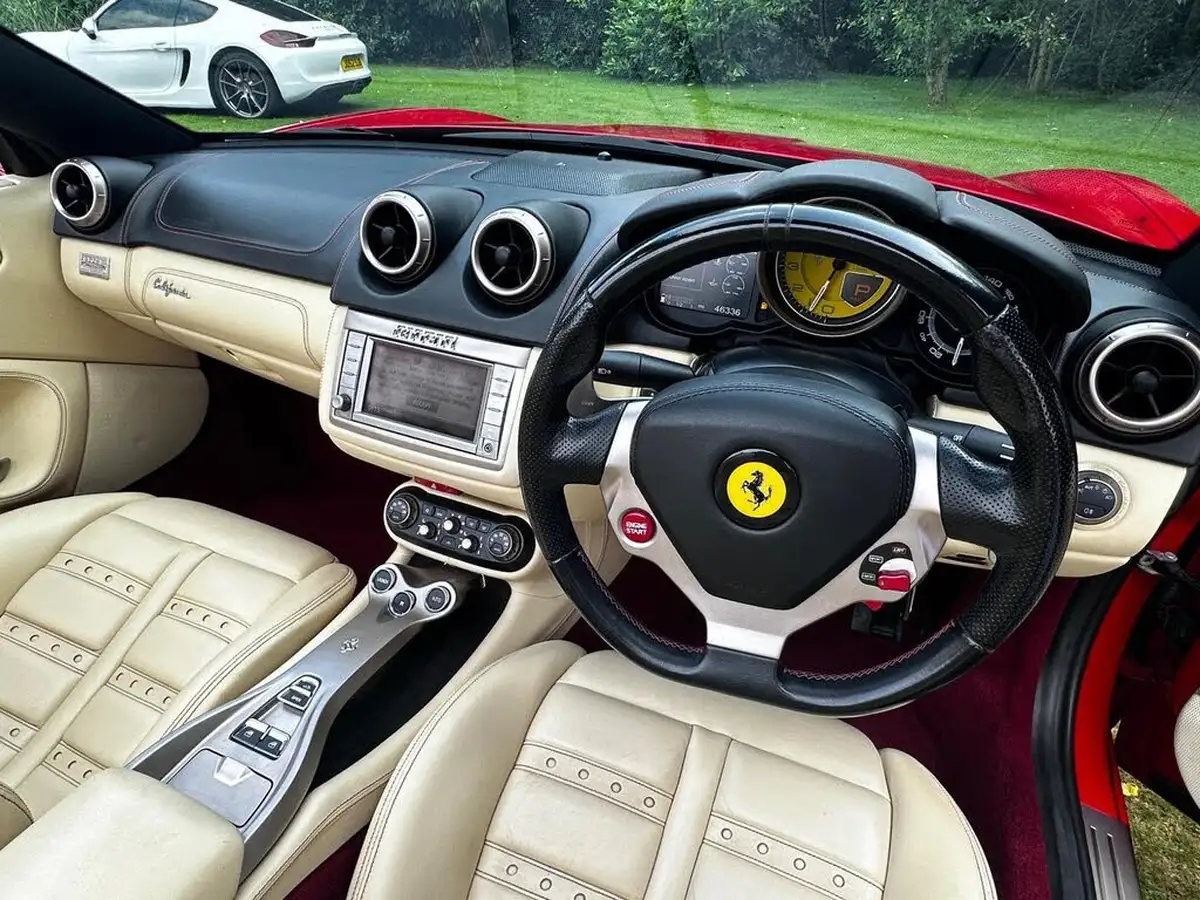 2010-ferrari-california-43-big-45