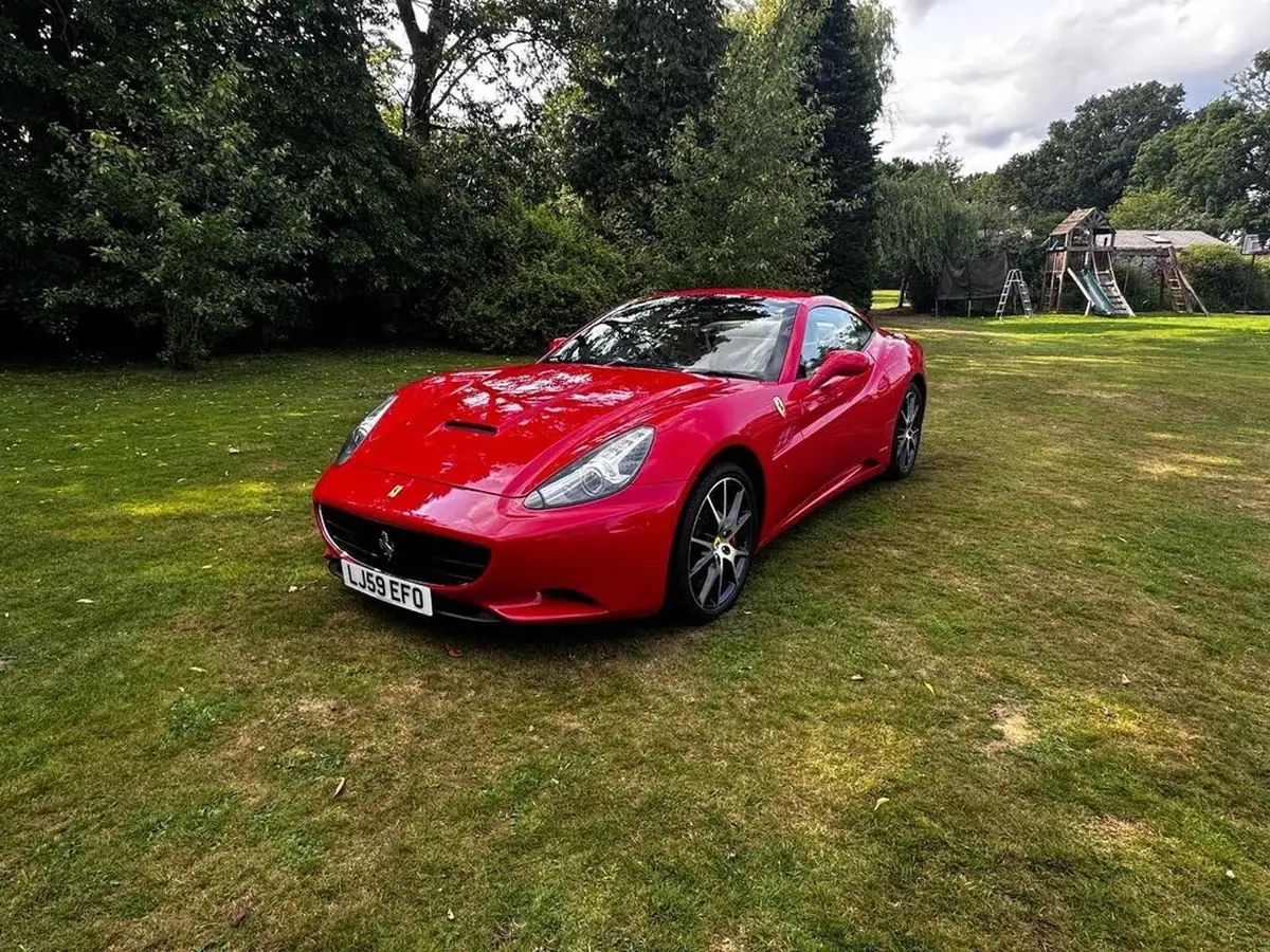 2010-ferrari-california-43-big-21