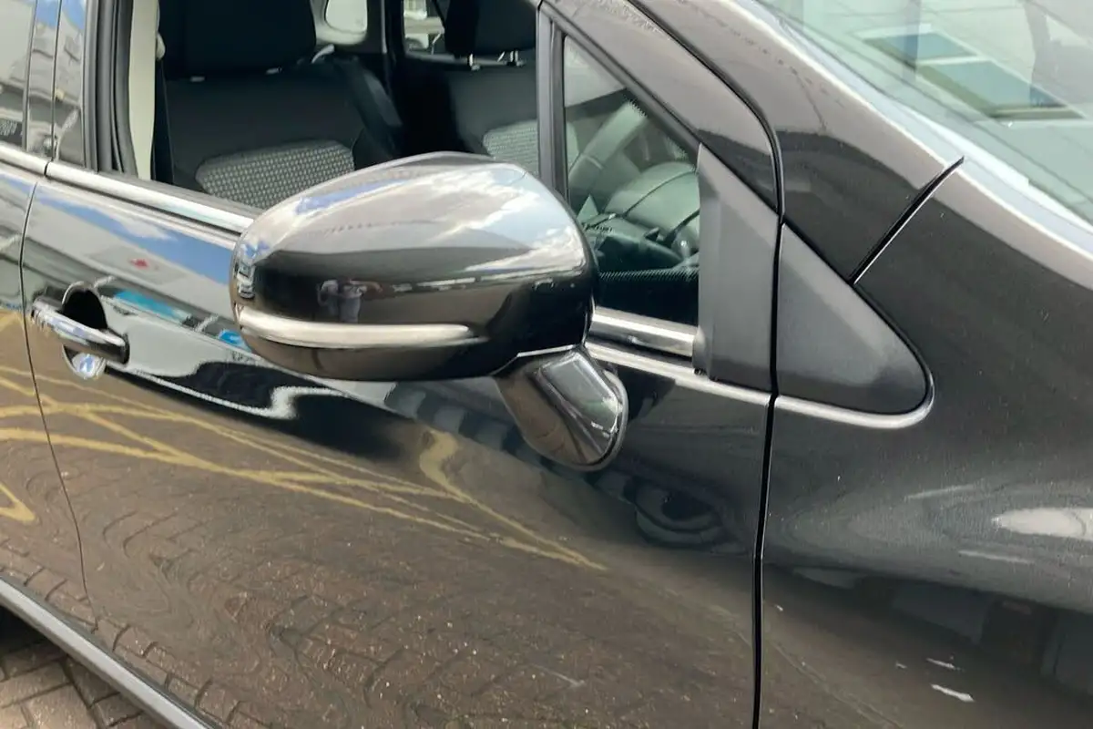 2024-suzuki-s-cross-15-motion-big-35