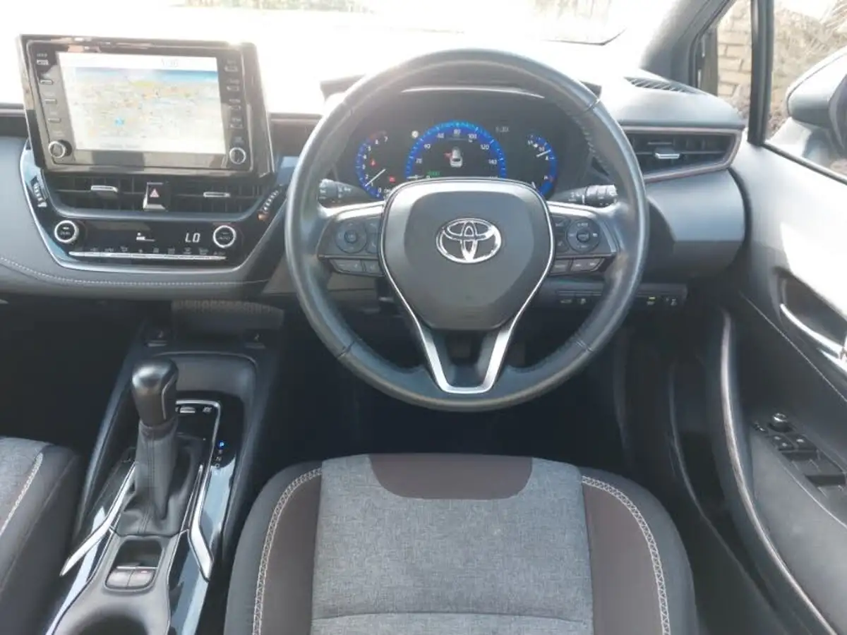 2021-toyota-corolla-18-vvt-i-trek-big-6