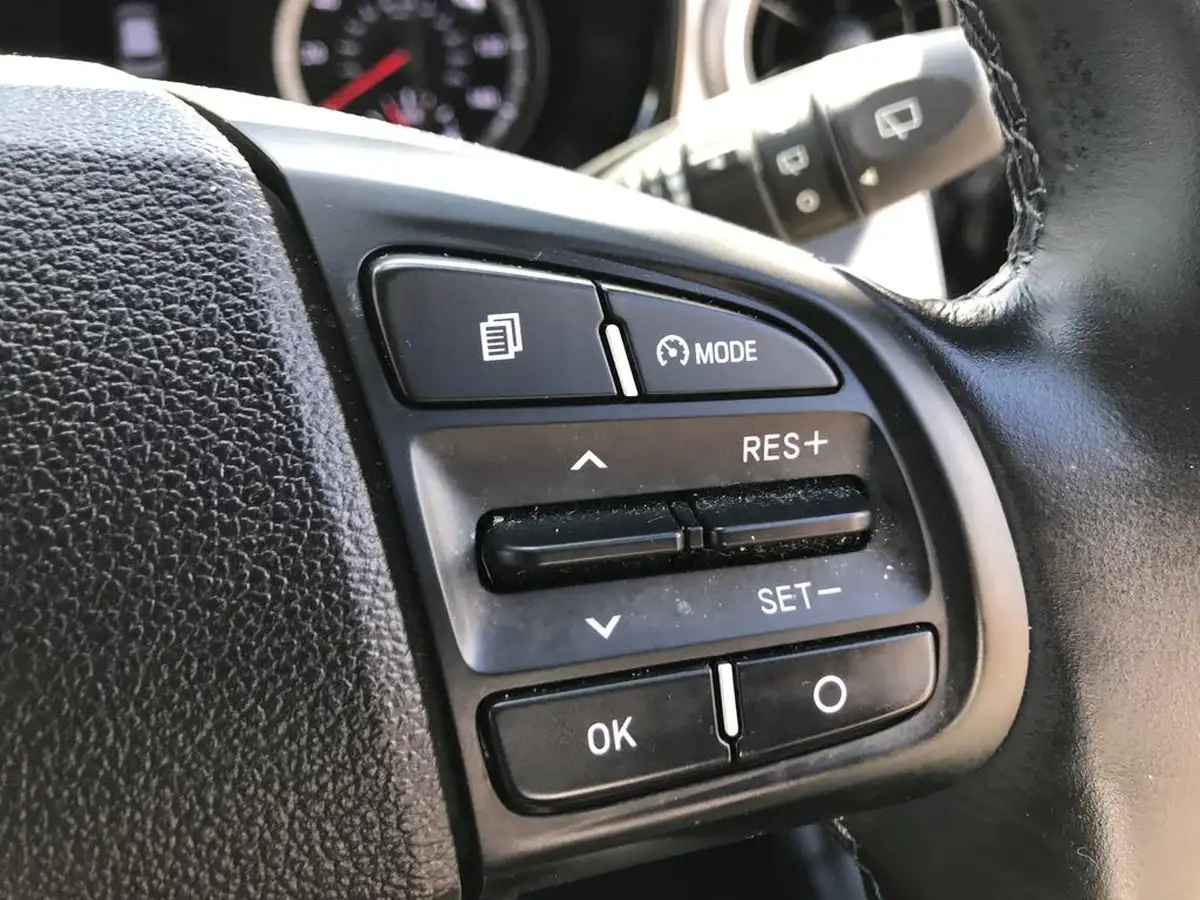 2022-hyundai-i10-10-premium-auto-big-26